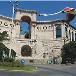 בית הארחה Arya קליארי