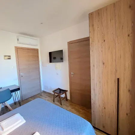 Arya Guest house