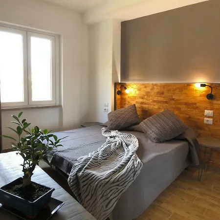 Arya Guest house